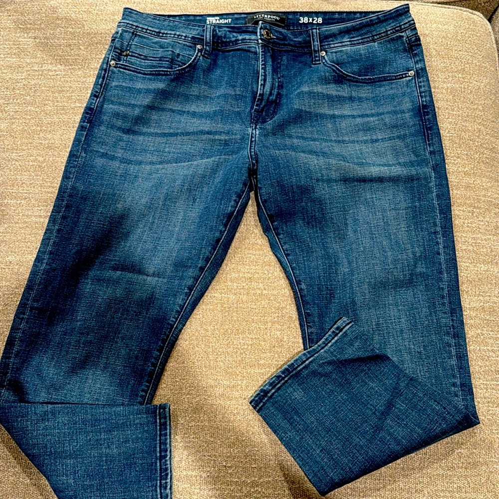 Never before worn men’s Liverpool jeans. 38x28